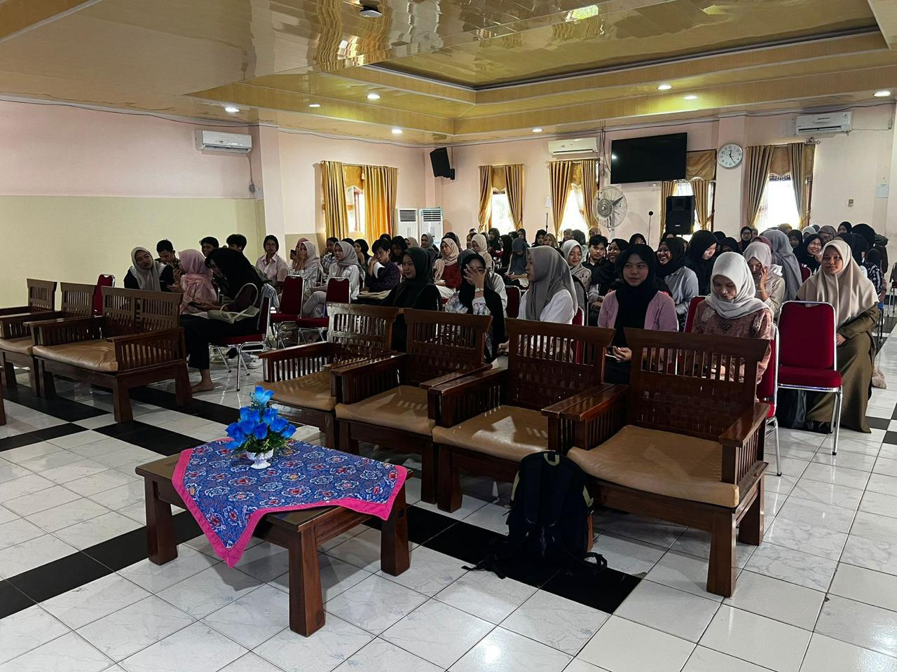 Kolaborasi Alumni dan Stakeholder dalam Pengembangan Kurikulum Prodi Pendidikan Bahasa Inggris Kolaborasi Alumni dan Stakeholder dalam Pengembangan Kurikulum Prodi Pendidikan Bahasa Inggris