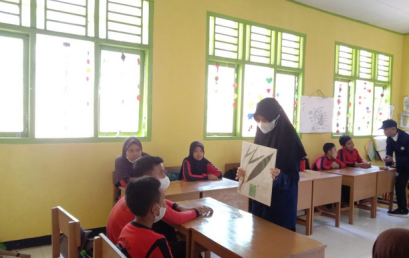 BIOLOGY EDUCATION PROGRAM PROVIDES A TRAINING OF MAKING HERBARIUM FOR TEACHERS AND STUDENTS OF ELEMENTARY SCHOOL NUMBER 110 NORTH BENGKULU