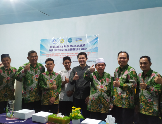 Community Service: TOEFL Training Using the Longman TOEFL Test Application for MA Al-Qur’an Harsallakum teachers, Bengkulu City